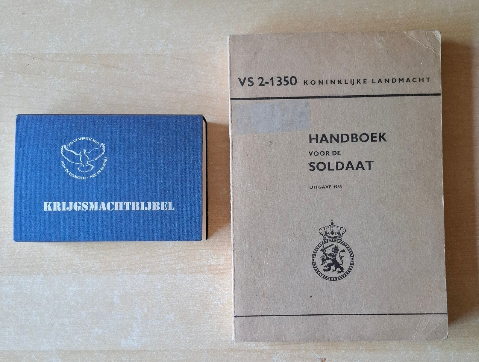 Handboek soldaat en Krijgsmachtbijbel, Boeken, Ophalen of Verzenden, Gelezen