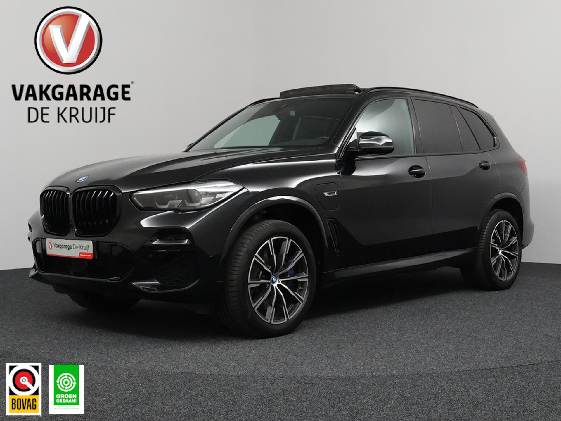 BMW X5 xDrive45e Executive M-Pakket | Panoramadak | Trekhaak, Auto's, Dealer onderhouden, Gebruikt, 394 pk, Zwart