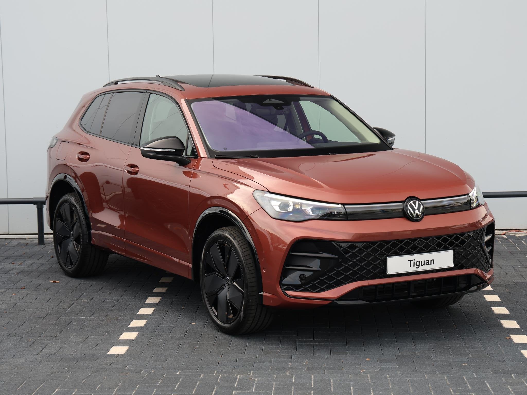 Volkswagen Tiguan Edition 20 1.5 eHybrid 204 PK | R-Line ext, Auto's, 1498 cc, Verwarmde buitenspiegels, 150 min, Plug-in hybride