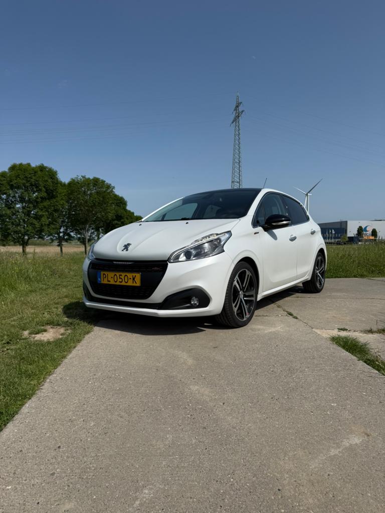 Peugeot 208 GT-line 1.2 PT 81KW/110PK 2017 Parelmoer mat wit, Auto's, Peugeot, Particulier, Benzine, B, Hatchback, Handgeschakeld