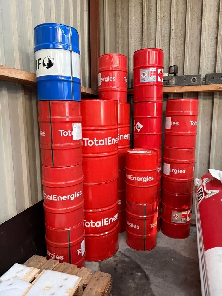 Lege vaten 60/200L €5,- per klein vat ~ €15,- per groot vat, Ophalen