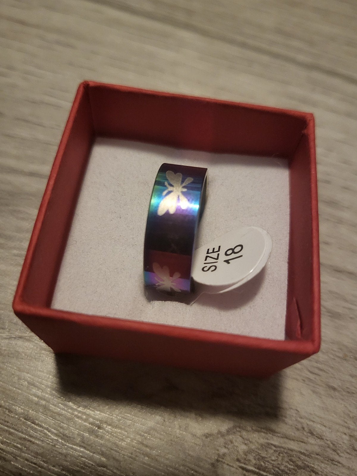 Nieuwe regenboogkleurige ring met vlinder, maat 18, 18 tot 19, Overige kleuren, IJzer of Staal, Nieuw