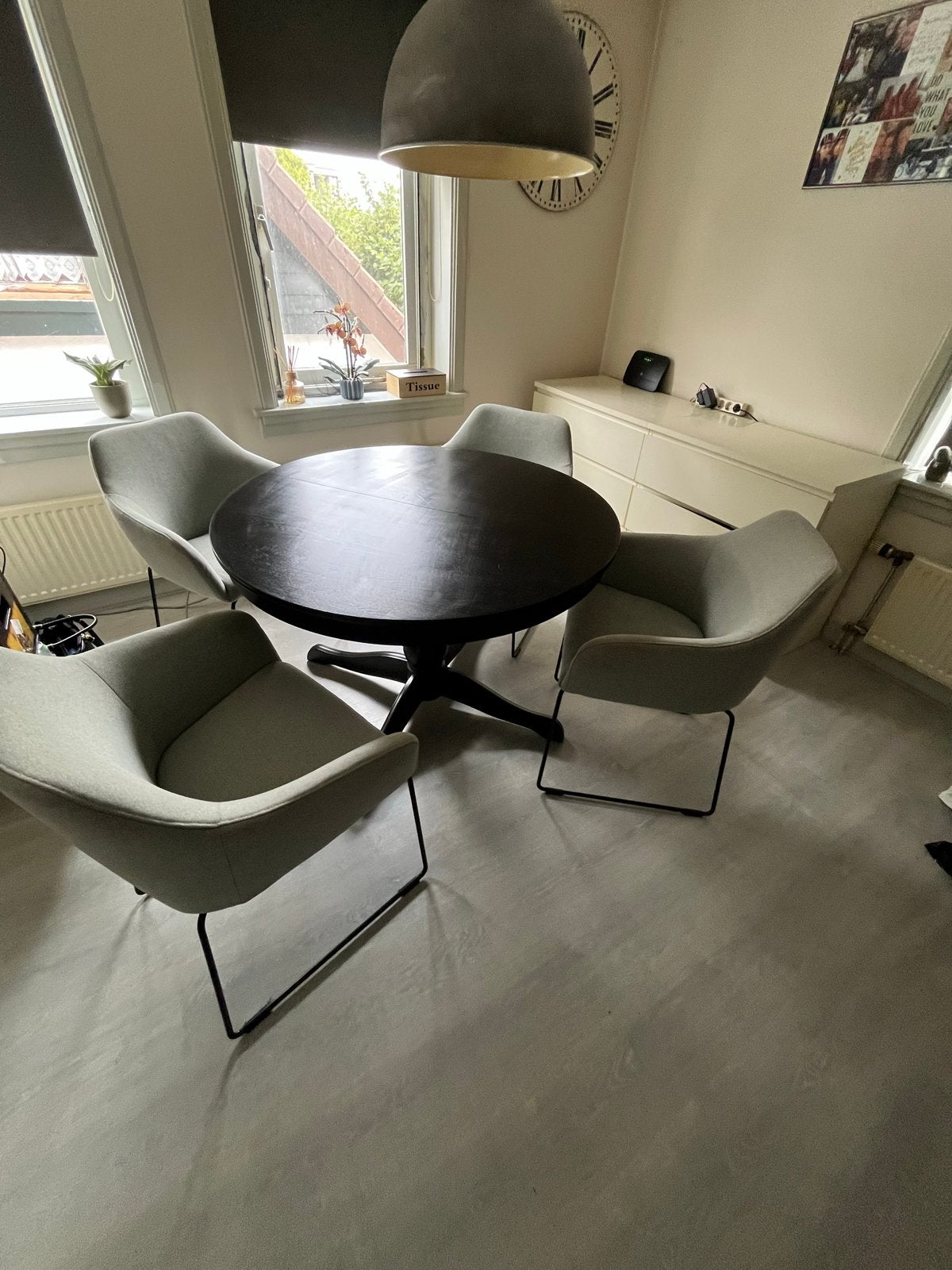 Uitschuifbare eettafel met 4 stoelen