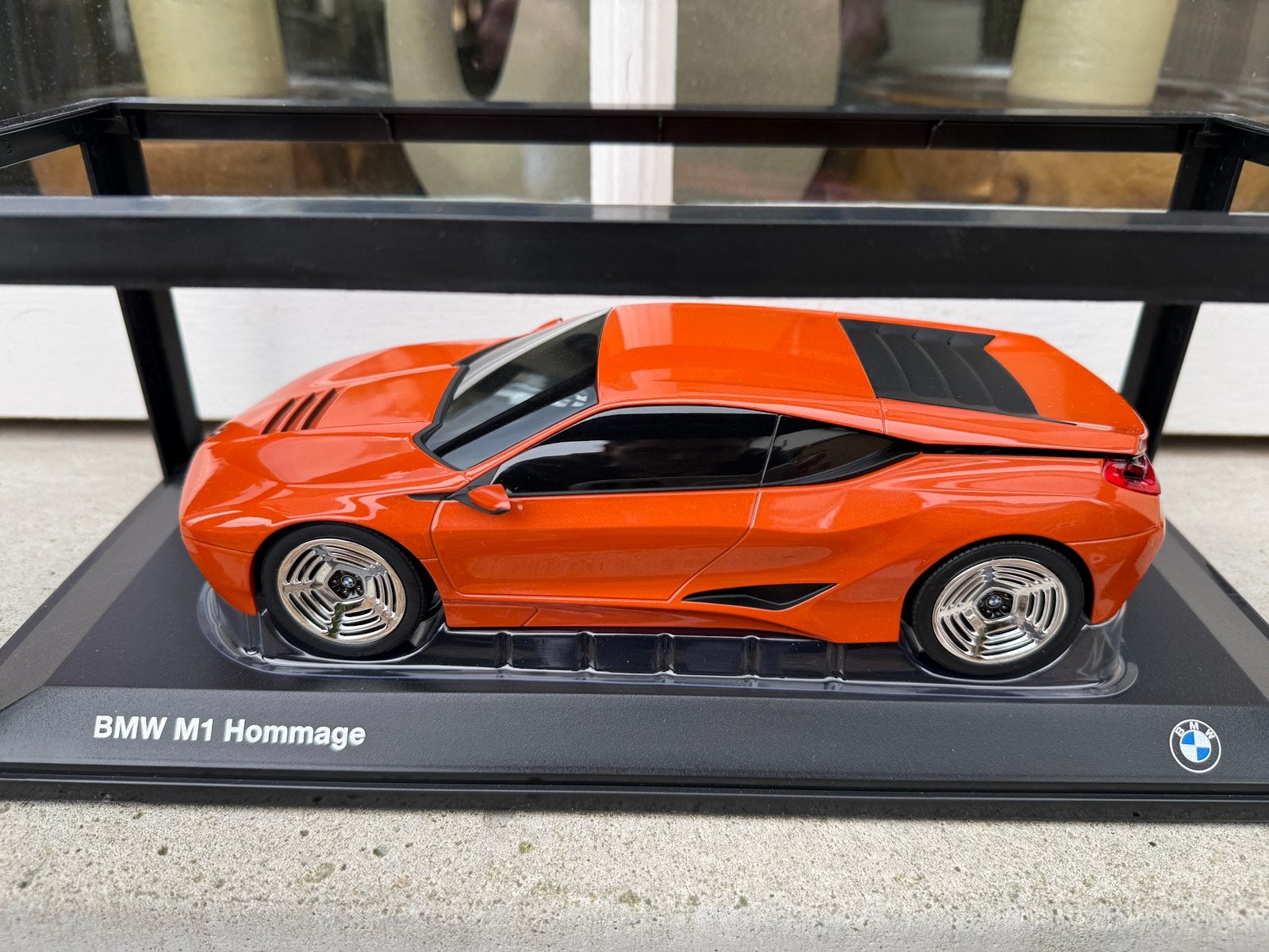 1:18 BMW M1 Hommage Orange Metallic Norev BMW Dealer, Hobby en Vrije tijd, Auto, Norev, 70-72 Av. de Bohlen, Vaulx-en-Velin, 69120, France