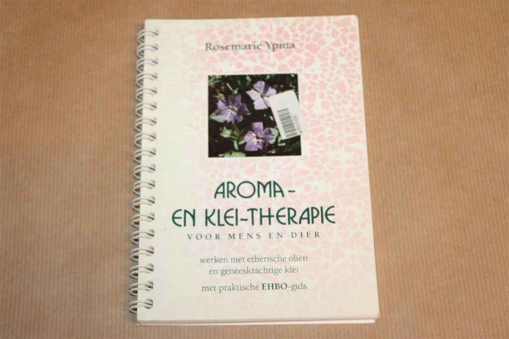 Aroma- & Klei-therapie — Etherische Oliën & EHBO 1992, Ophalen of Verzenden, Gelezen, Overige onderwerpen, Achtergrond en Informatie