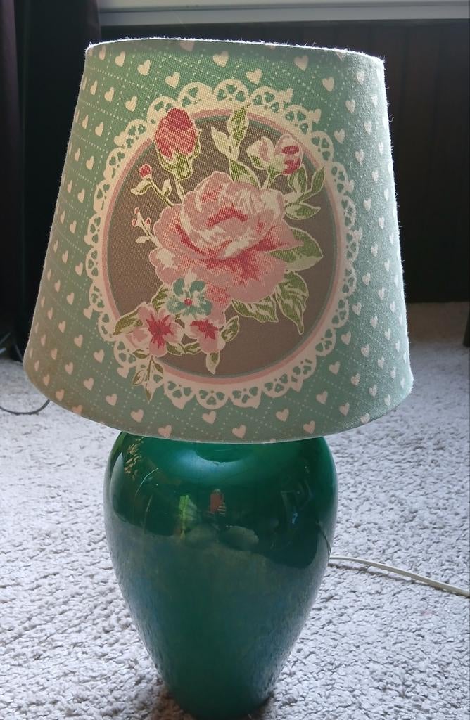 Groene lamp met kapje met een totale hoogte van 48 cm, Huis en Inrichting, Lampen | Tafellampen, Ophalen of Verzenden, Zo goed als nieuw