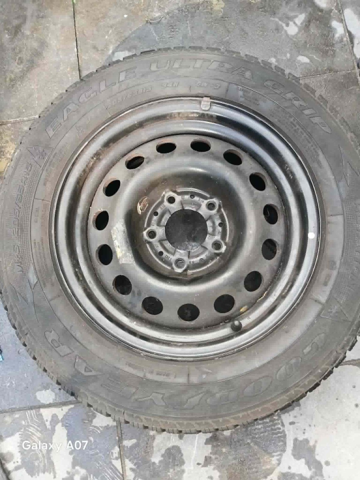 3x 15 inch stalen velgen met bijna nieuwe banden 205/65 R15, Auto diversen, Ophalen of Verzenden, Zo goed als nieuw