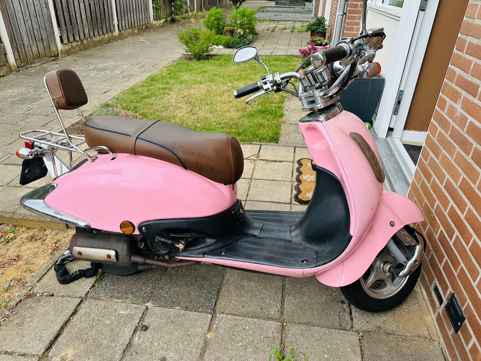 Retro scooter roze (snorfiets), Gebruikt, Benzine, Ophalen, Overige merken