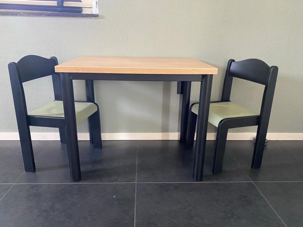 Kindertafel met 2 stoeltjes, Ophalen, Gebruikt, Tafel(s) en Stoel(en)