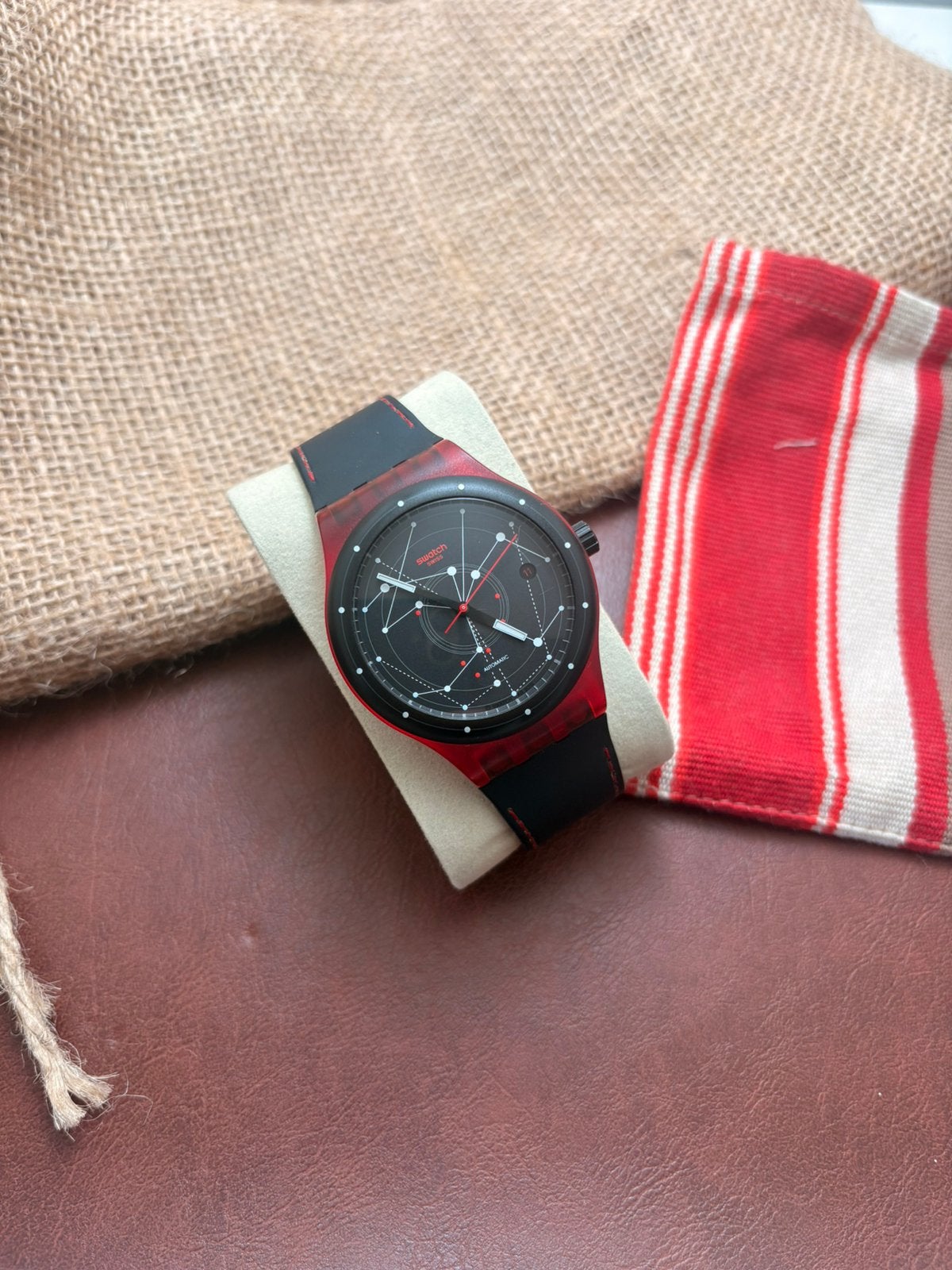 Swatch Sistem51 "Sistem Red" horloge, Sieraden, Tassen en Uiterlijk, Kunststof, Polshorloge, Swatch, Kunststof