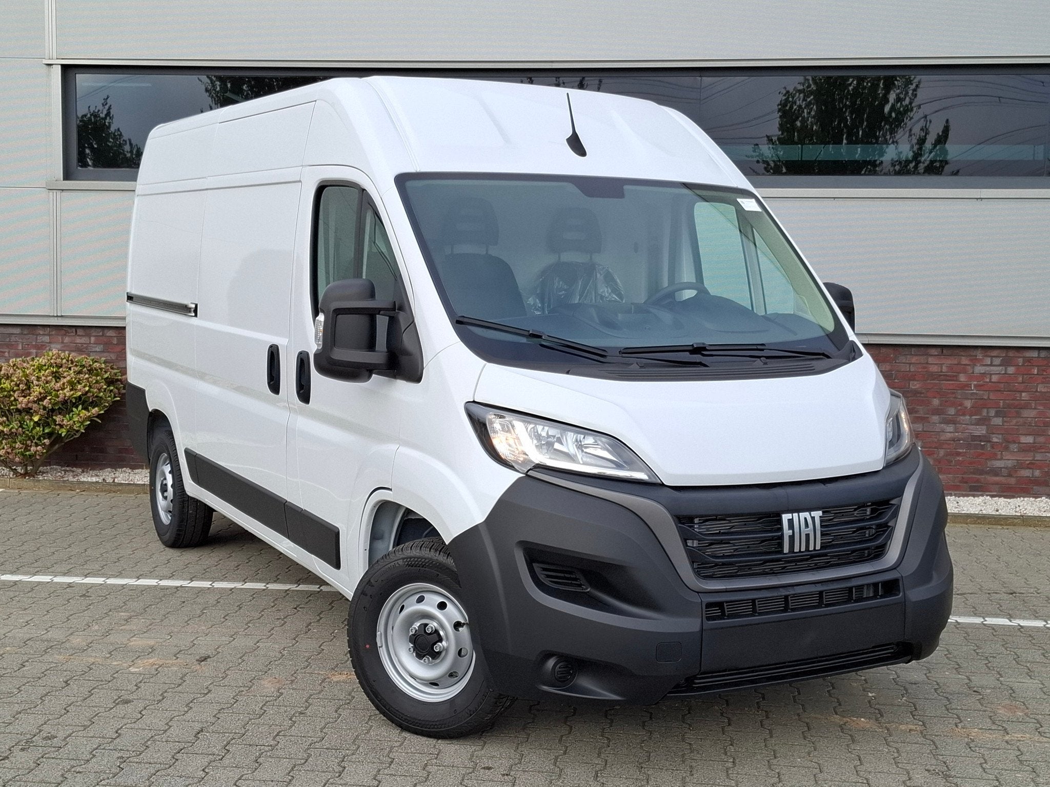 Fiat Ducato L2H2 120PK All Weather + Betimmering, 3300 kg, Euro 6, 4 cilinders, Leder en Stof