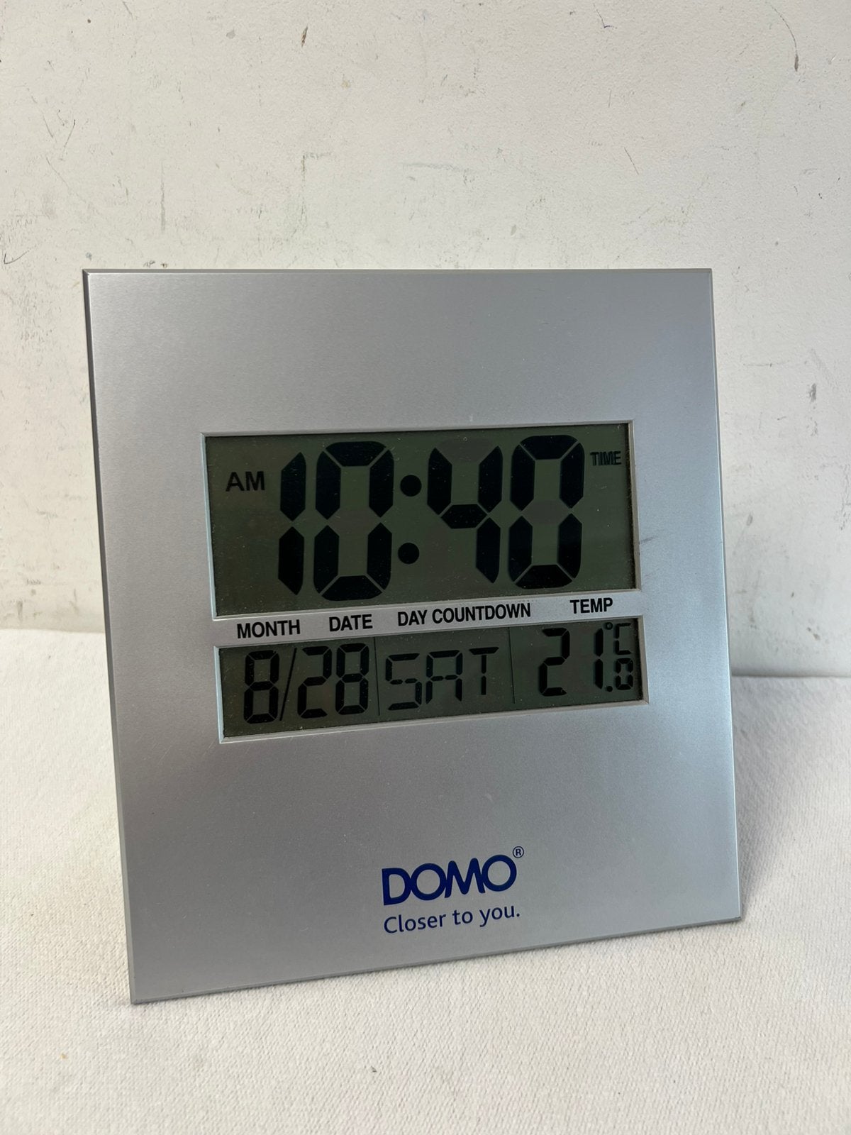 Te Koop : Tafel - Bureau Klok Kalender Digitaal Klok Domo, Ophalen of Verzenden, Gebruikt, Digitaal, Tafelklok
