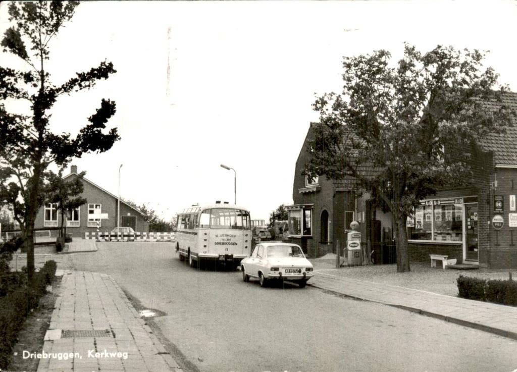 Driebruggen - Kerkweg - Bus bij pomp, Ophalen of Verzenden, 1960 tot 1980, Gelopen, Zuid-Holland