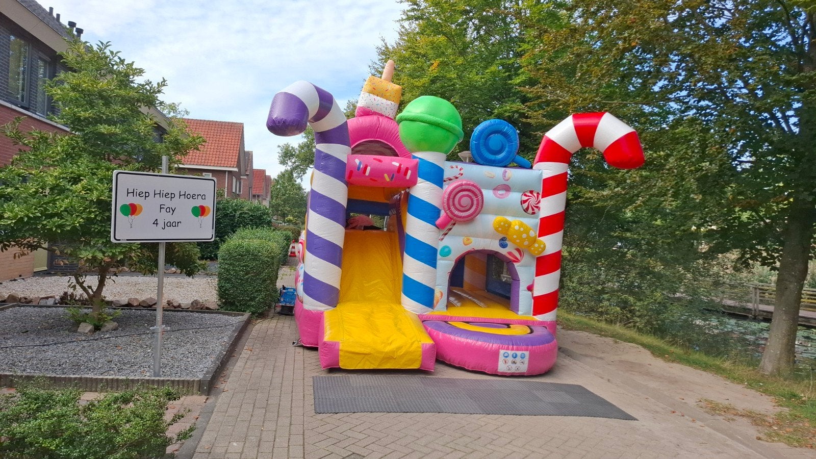 Candyland springkussen te huur – €105 per dag, Ophalen of Verzenden