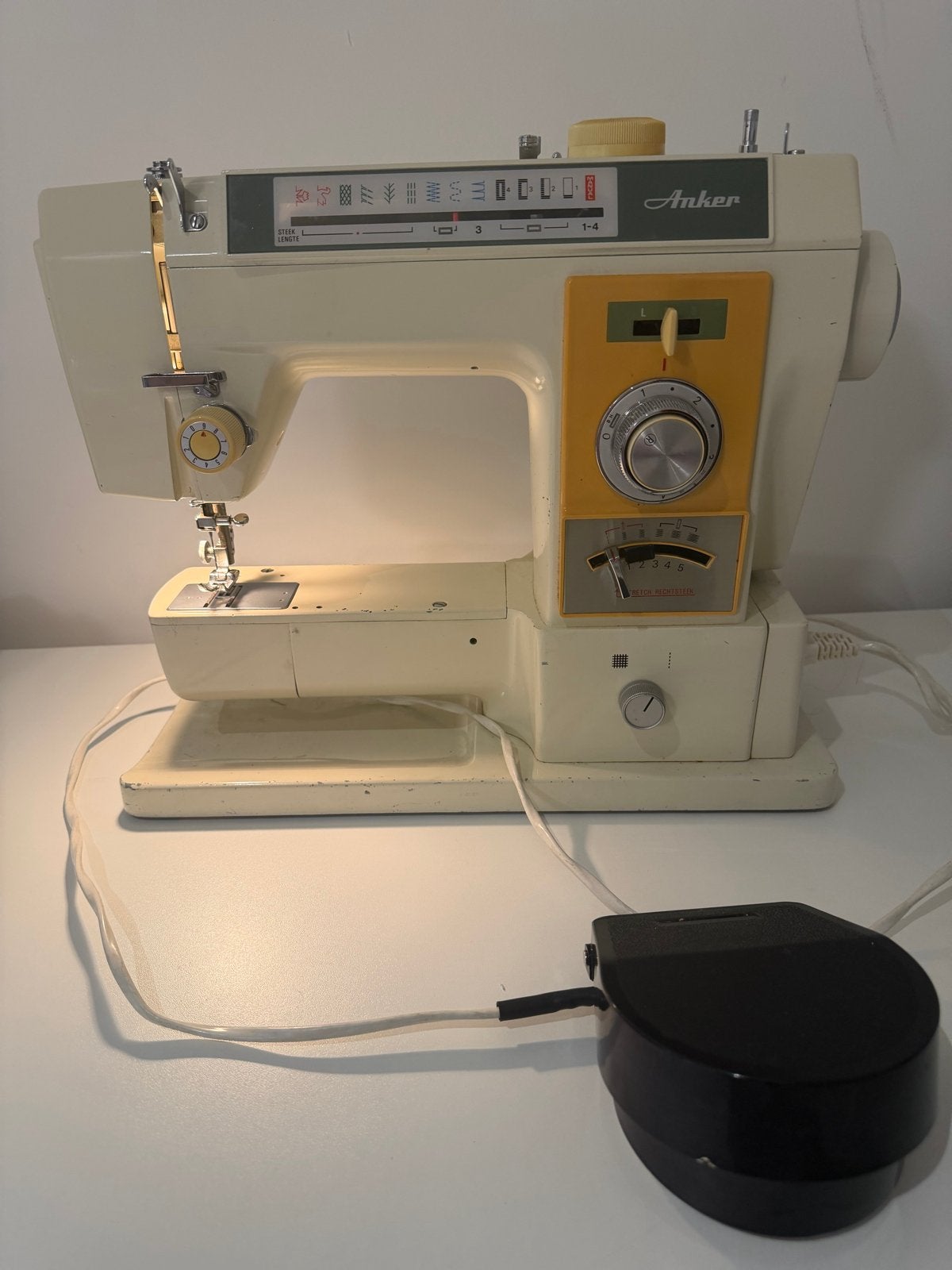 Vintage Anker Naaimachine met Koffer en Accessoires, Hobby en Vrije tijd, Naaimachines en Toebehoren, Ophalen, Gebruikt, Naaimachine