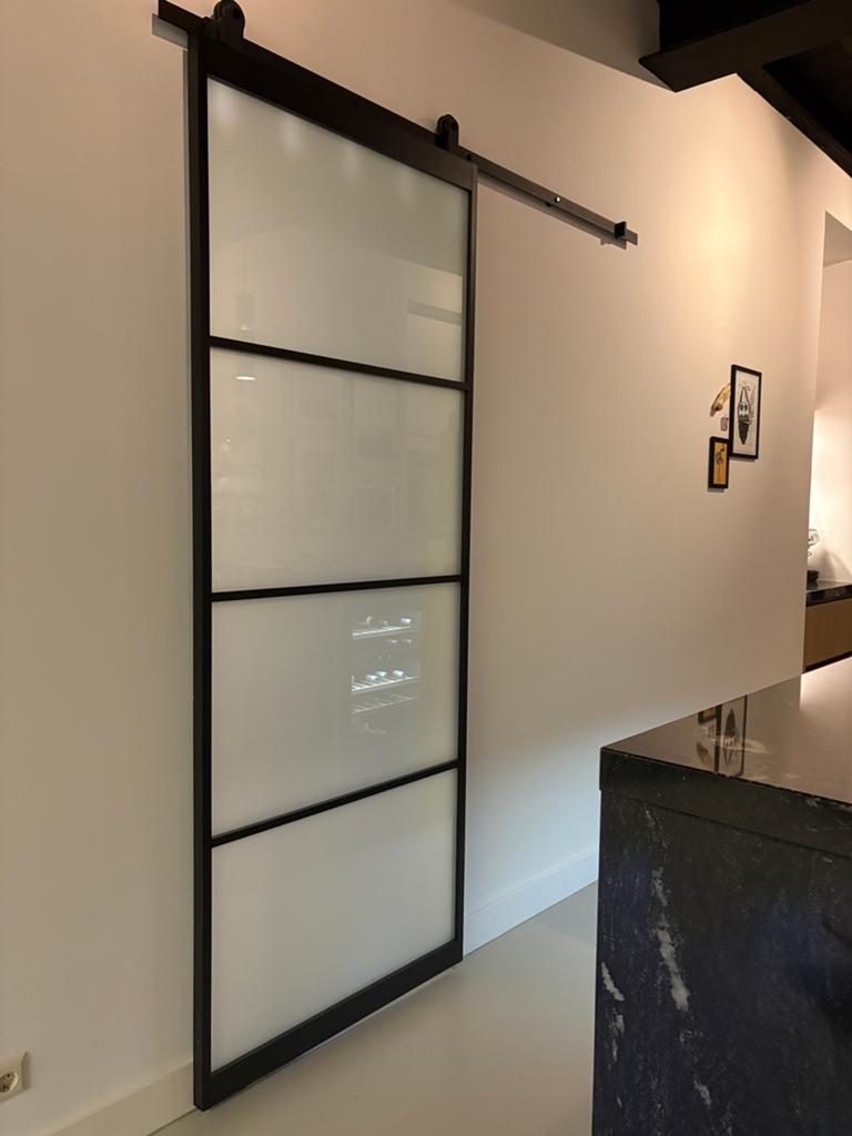Loftdeur /schuifdeur zwart staal-melkglas 239,5x93, Ophalen, Gebruikt, 80 tot 100 cm, 215 cm of meer