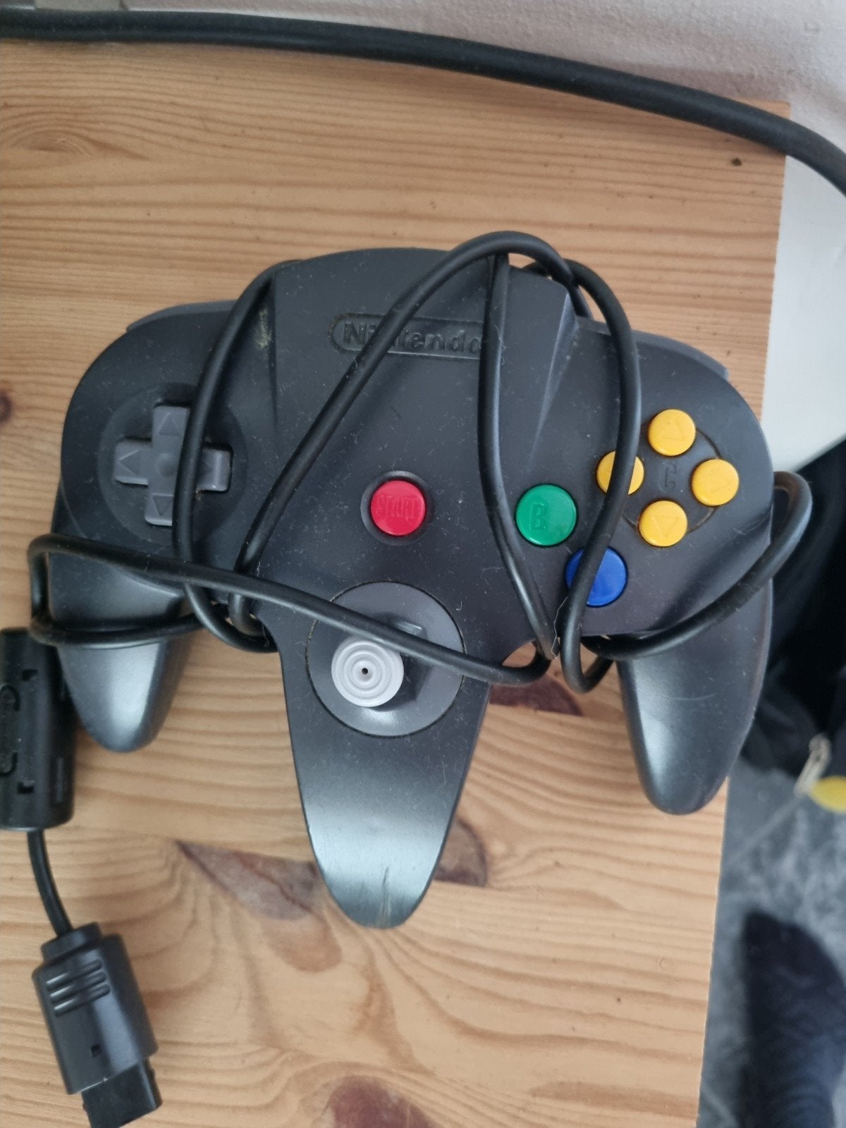 Nintendo 64 Controller - Zwart, Spelcomputers en Games, Spelcomputers | Nintendo 64, Ophalen of Verzenden, Gebruikt, Met 1 controller