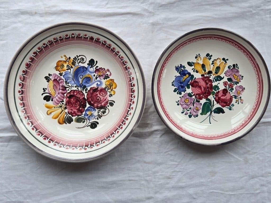 Gmunder Keramik 2x wandborden met bloemmotief., Ophalen of Verzenden