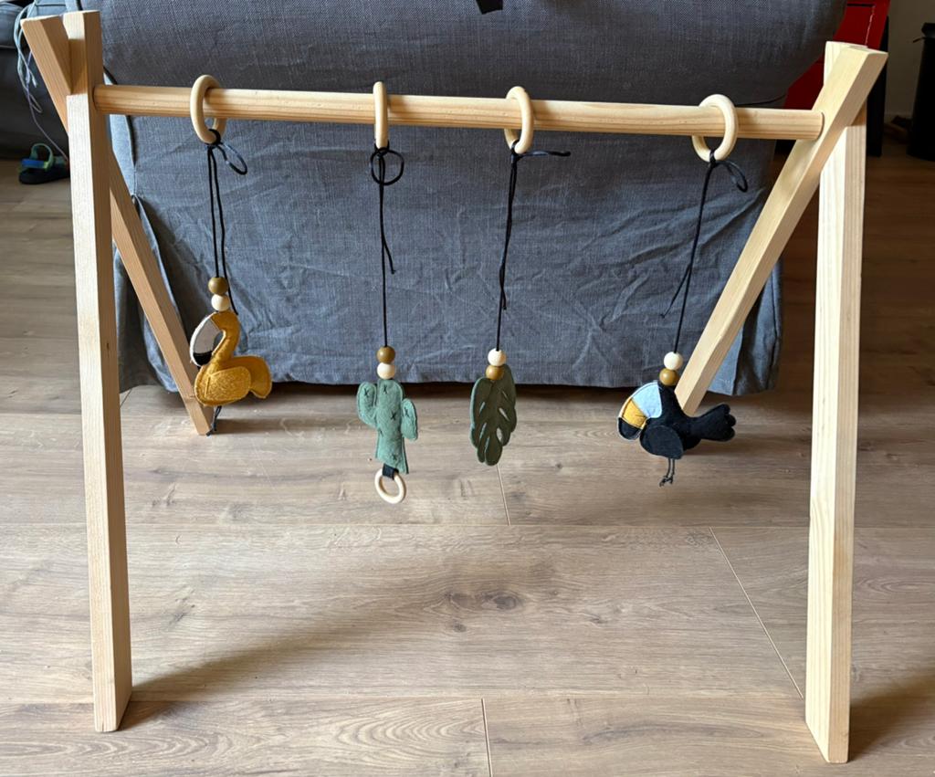 Babygym met figuurtjes van vilt, Ophalen, Zo goed als nieuw