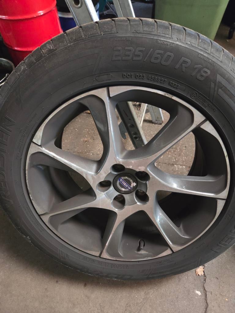 Vredestein All Season banden met Volvo velgen 235/60 R18, Ophalen, 18 inch, Gebruikt, Banden en Velgen
