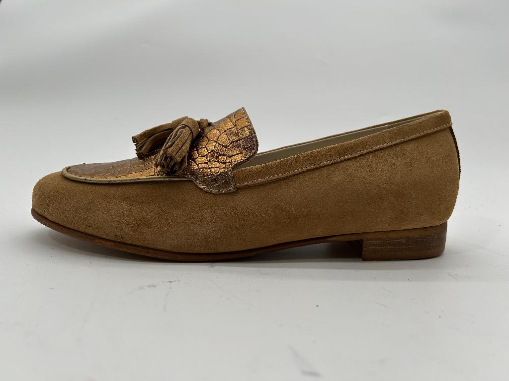 Annalina, maat 41 suède instappers in mosterd geel., Kleding | Dames, Schoenen, Verzenden, Instappers, Geel, Nieuw