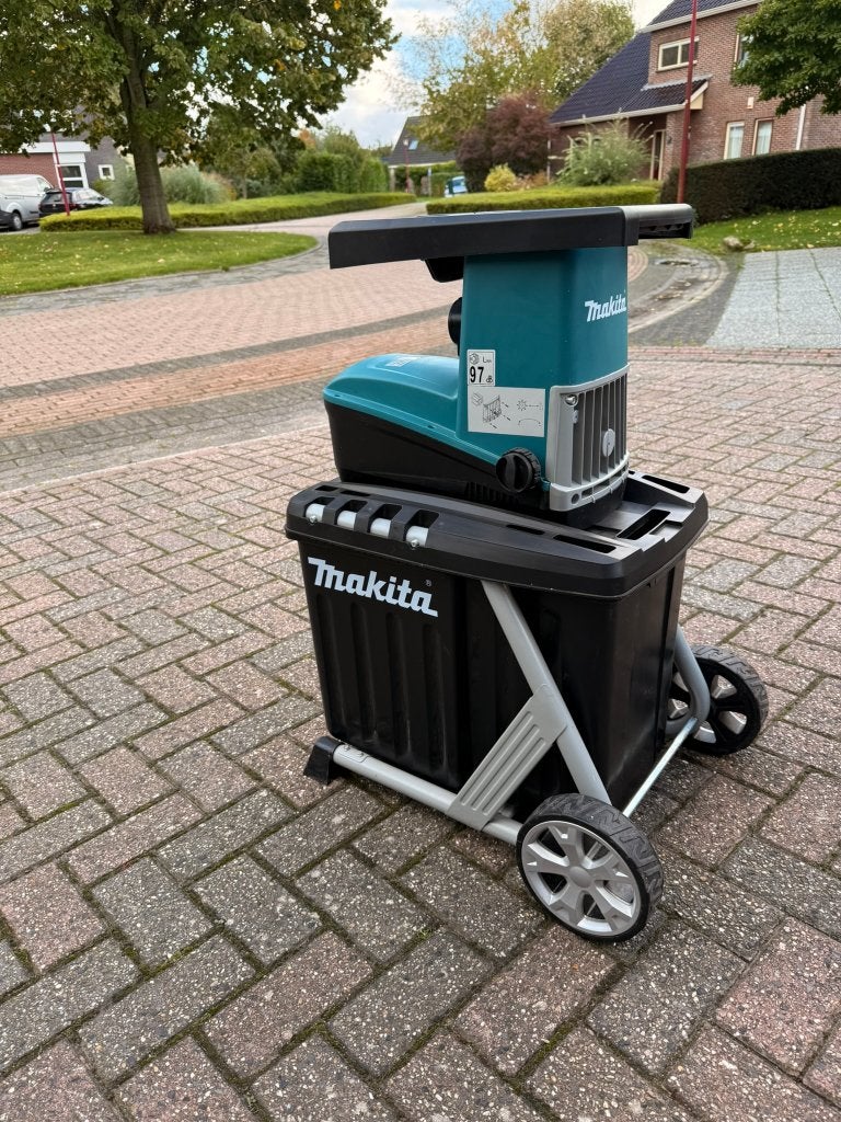 Makita UD2500 hakselaar, Tuin en Terras, Ophalen, Zo goed als nieuw, Makita, Met opvangbak
