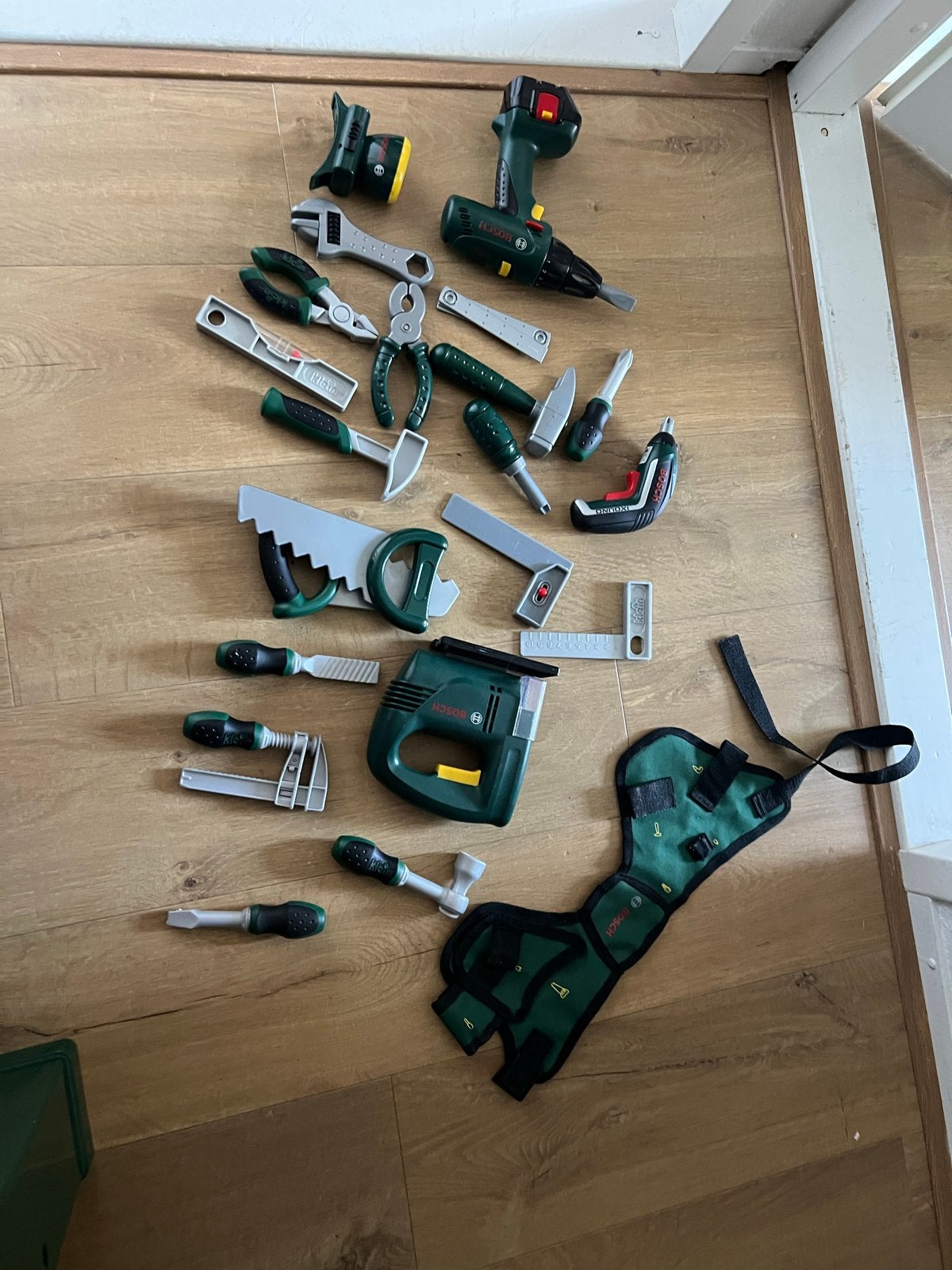 Bosch speelgoed werkbank met gereedschap, Kinderen en Baby's, Ophalen, Zo goed als nieuw, Bouwen, Met geluid