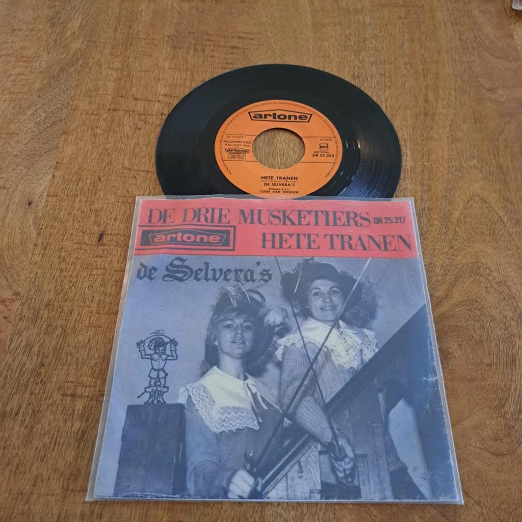 De Selvera's - Hete Tranen / De Drie Musketiers (Single), Cd's en Dvd's, Vinyl Singles, Ophalen, Gebruikt, 7 inch, Single