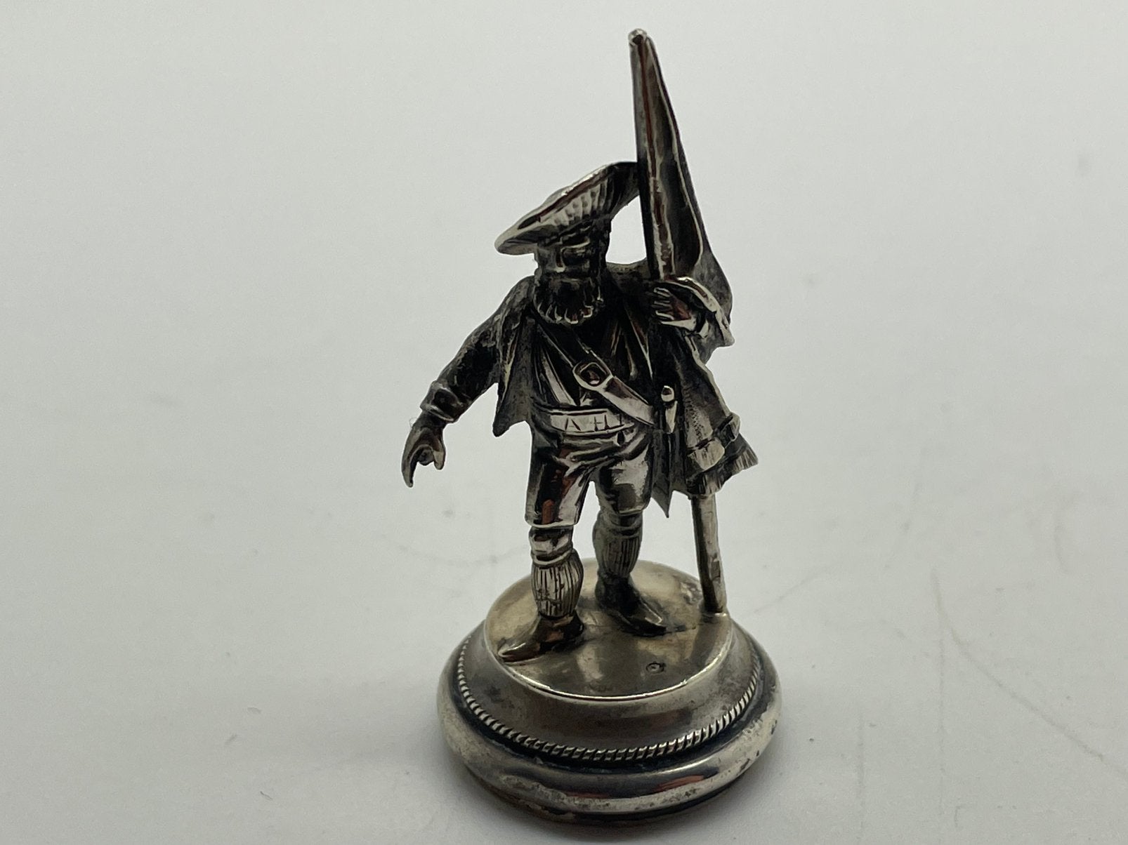 F36 Prachtig zilveren miniatuur beeldje soldaat, Ophalen of Verzenden, Zilver