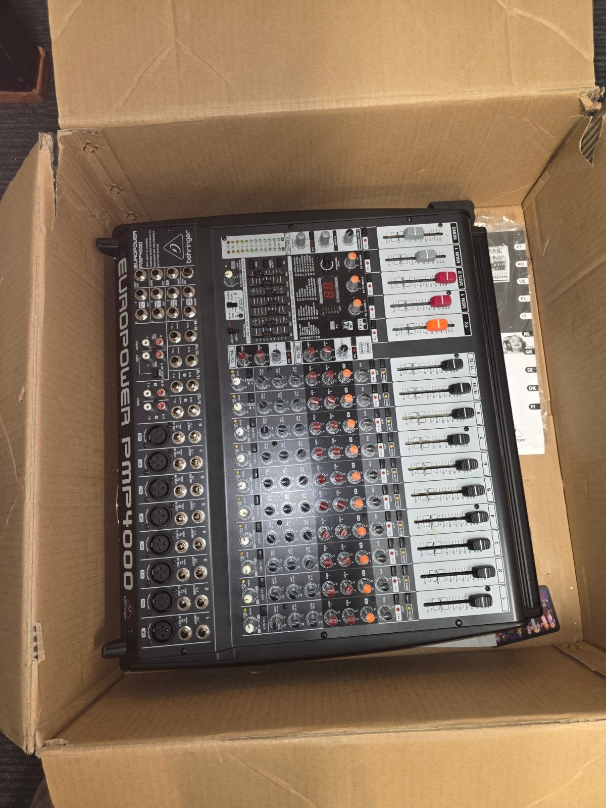 Behringer EUROLIVE VP1520 PA-set met mengpaneel en statieven, Ophalen, Gebruikt, 1000 watt of meer, P.A.