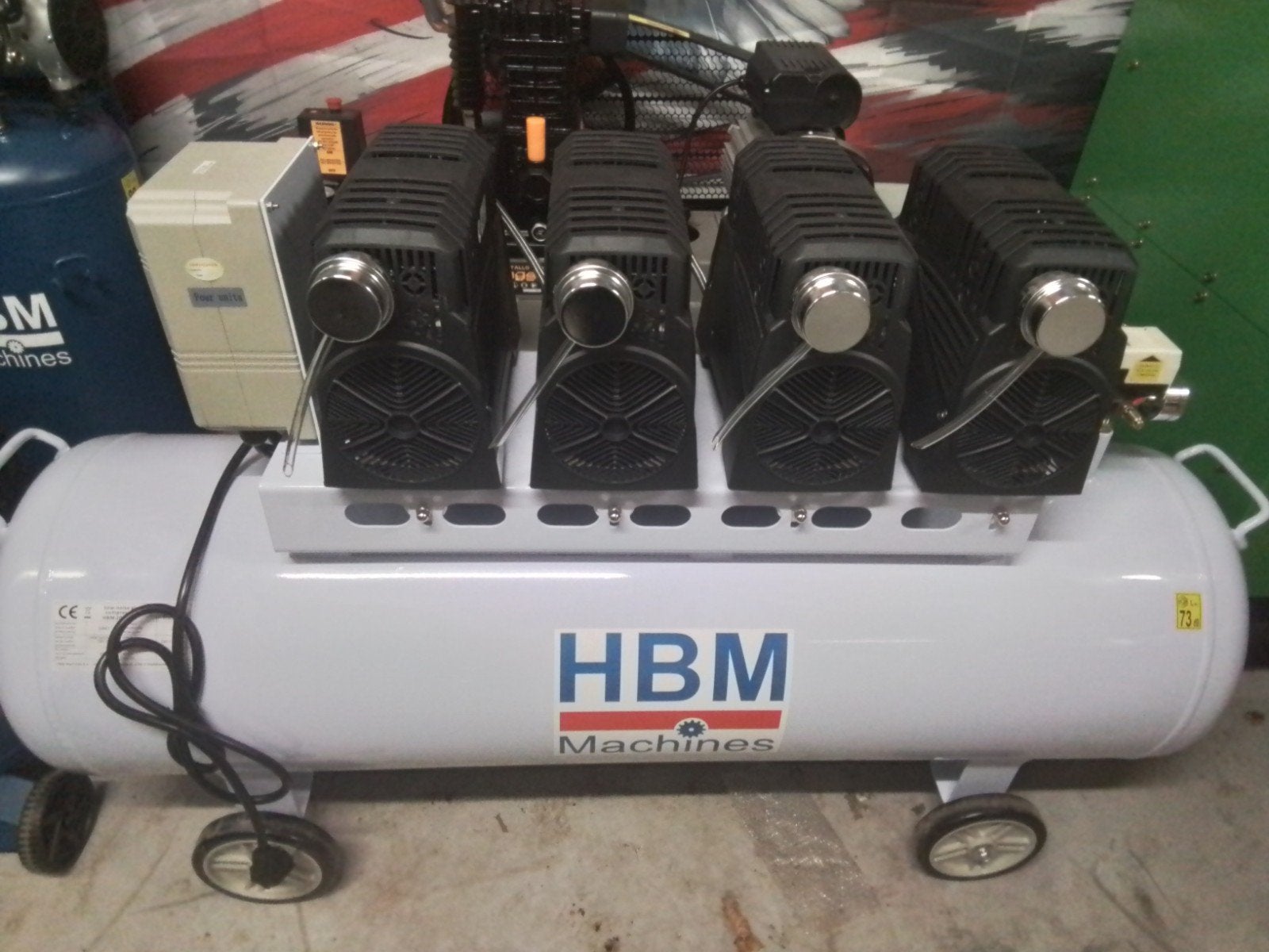 HBM Machines 200 Liter Low-Noise Compressor, Doe-het-zelf en Verbouw, Ophalen of Verzenden, Zo goed als nieuw, Geluidgedempt, 200 tot 400 liter/min