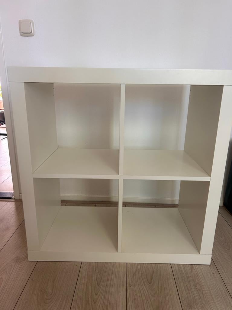Witte Kallax kast met 4 vakken, Ophalen, 50 tot 100 cm, Zo goed als nieuw, Minder dan 100 cm