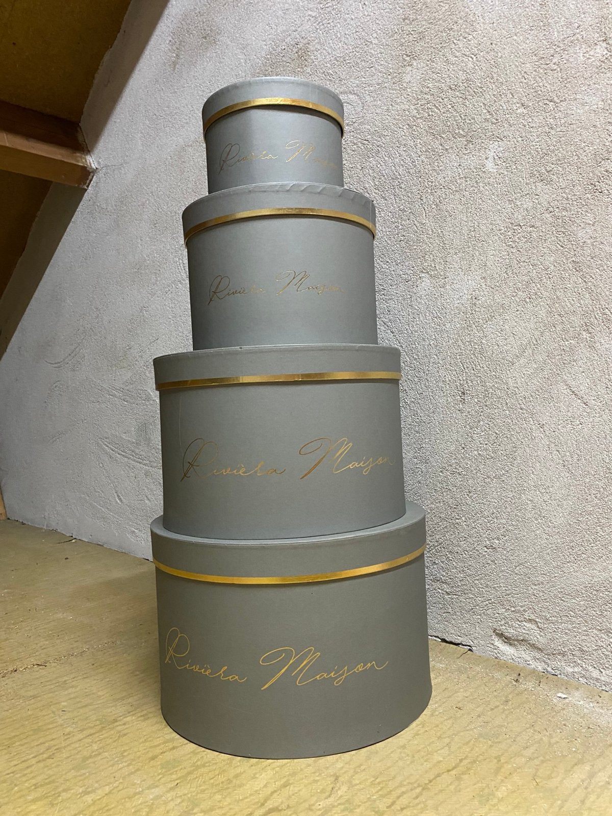 Rivièra Maison Luxurious Giftbox grey, Ophalen of Verzenden, Zo goed als nieuw, Grijs, Papier/karton