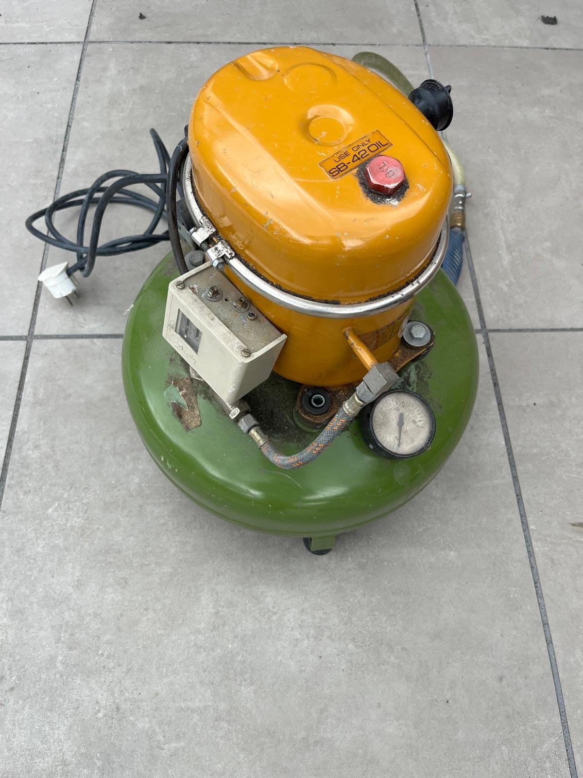 Geluidsarme  compressor jun-air, Ophalen, Gebruikt, Minder dan 200 liter/min, Minder dan 6 bar