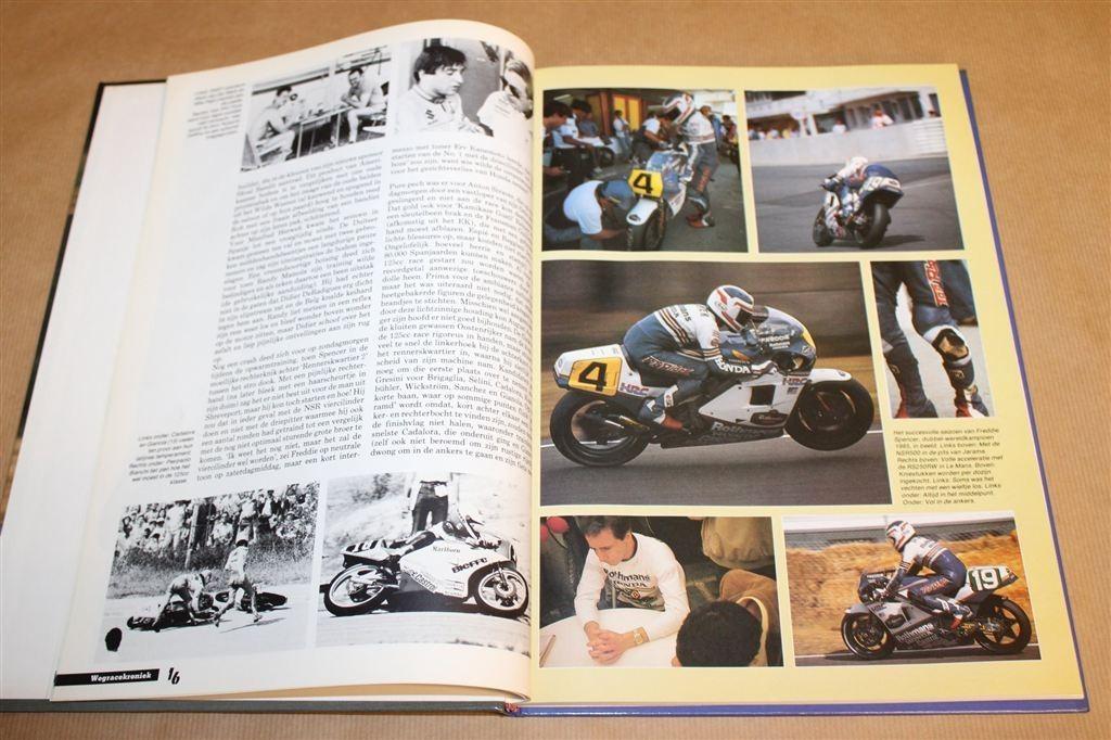 Wegrace Kroniek 1985 — Jaarboek over alle Grand Prixs, Boeken, Ophalen of Verzenden, Gelezen