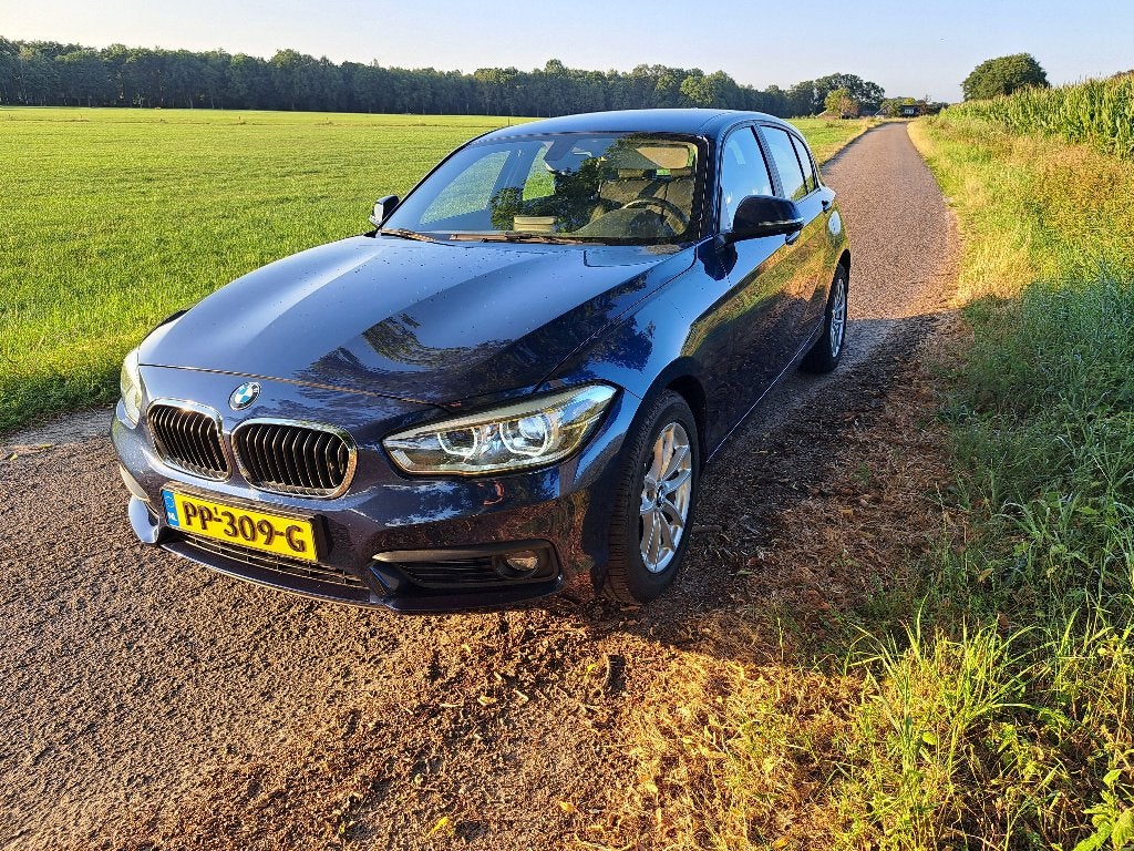 BMW 1-Serie 118i 136pk Aut 2017 Blauw, Auto's, Blauw, Origineel Nederlands, 650 kg, Particulier