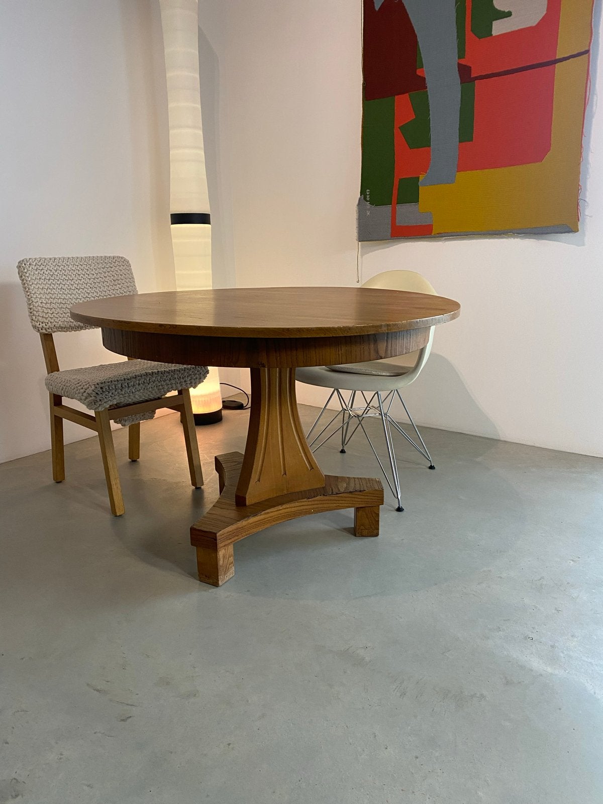 Ronde gefineerde tafel met gebruikssporen, Ophalen