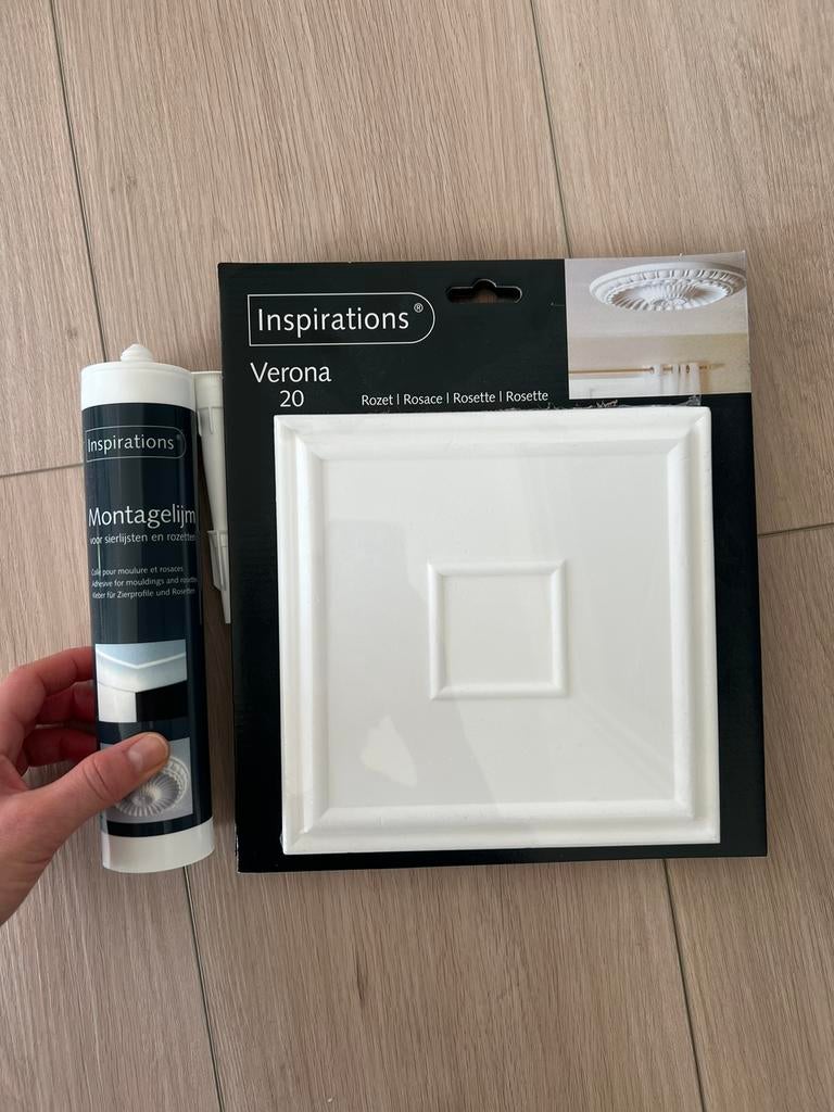 2 Plafond rozetten met lijm / wit, Huis en Inrichting, Ophalen, Nieuw, Overige materialen, Modern chic minimal classic interior