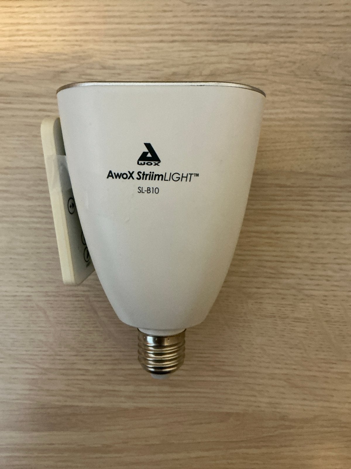 AwoX StriimLIGHT SL-B10 Smart LED Lamp met Bluetooth Speaker, Gebruikt, Smart lamp, Bedienbaar via app, E27 (groot)