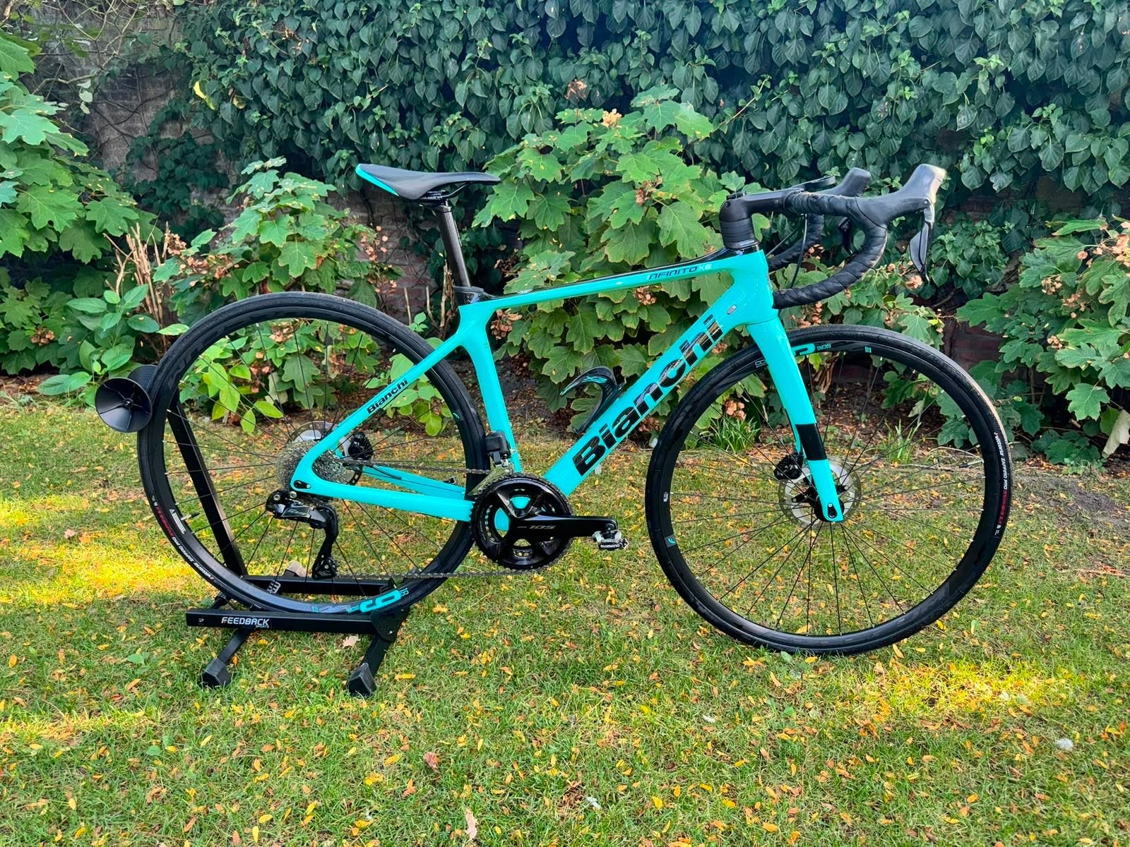 Bianchi Infinito XE 105 Di2 Disc - Celeste - Framemaat 50, 28 inch, Carbon, 49 tot 53 cm, Zo goed als nieuw