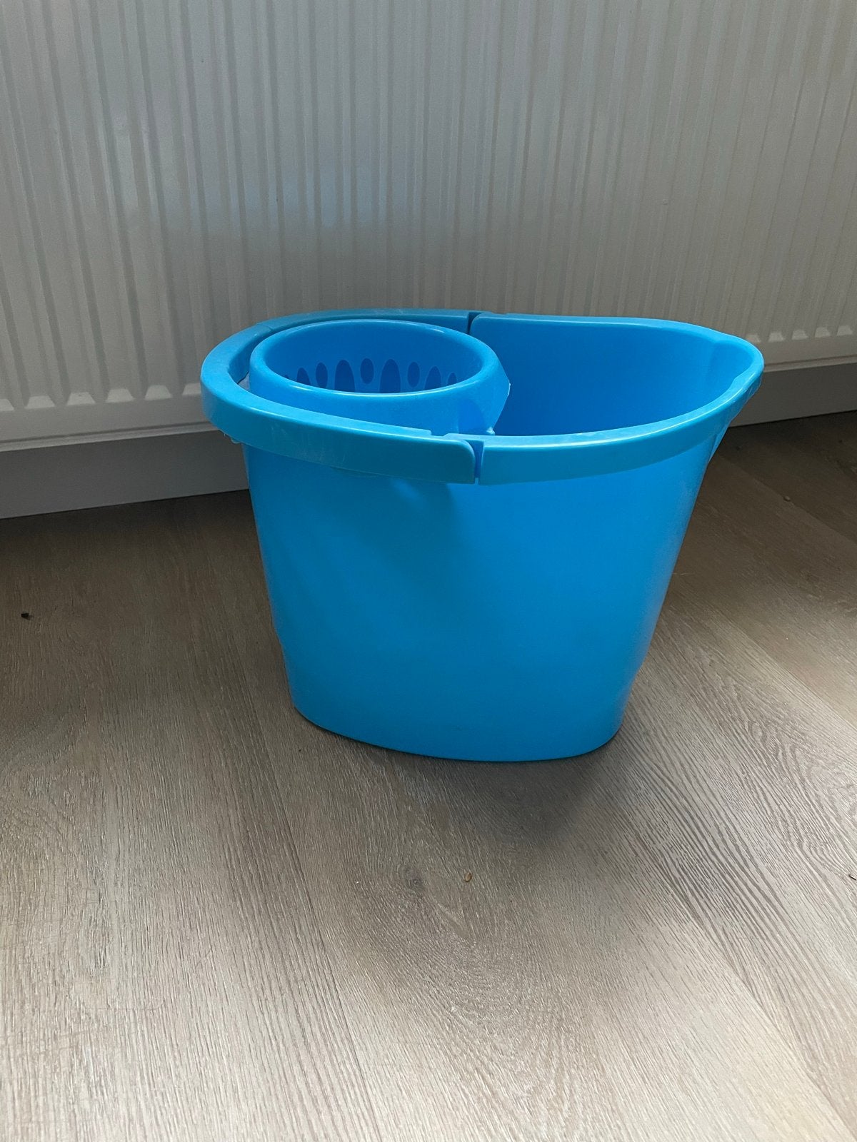 Dweilemmer met wringer, Ophalen, Dweilemmer, -bak, of -wagen