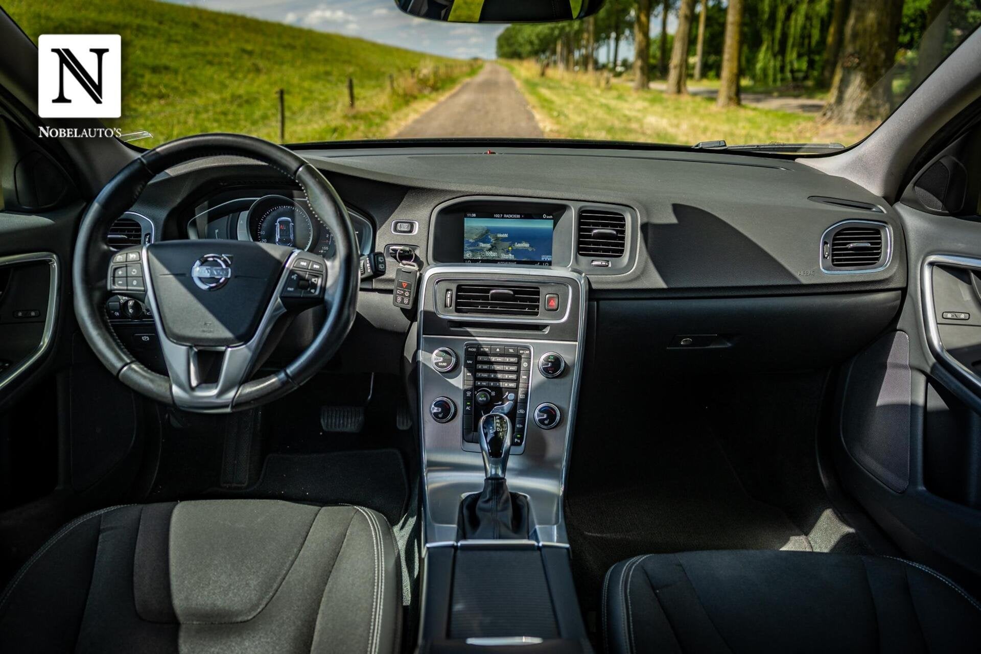 Volvo V60 1.5 T2 Kinetic |Nap |Automaat |Stoelverwarming, Euro 6, 4 cilinders, Met garantie (alle), Blauw