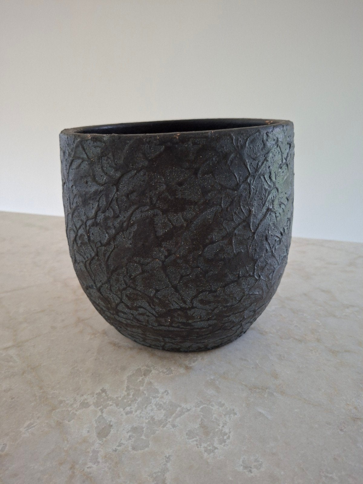 Grote bloempot, donkergrijs, 20.5x21cm, Rond, Ophalen of Verzenden, Aardewerk, Minder dan 40 cm