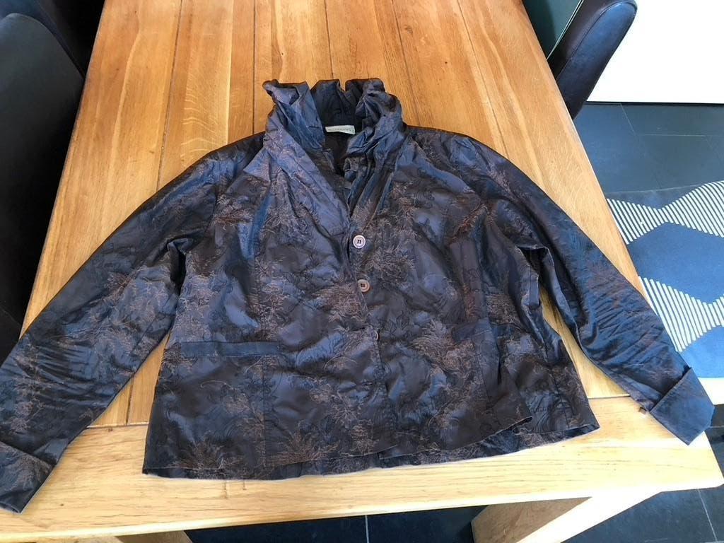 Bruin gebloemd lichtgewicht Witteveen jasje, maat 46, Kleding | Dames, Jasjes, Kostuums en Pakken, Bruin, Verzenden, Maat 46/48 (XL) of groter
