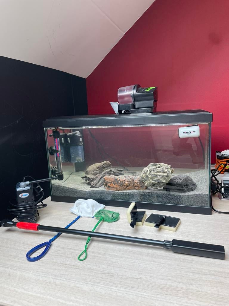 Een zeer schoon aquarium met alles wat je nodig hebt., Dieren en Toebehoren, Reptielen en Amfibieën | Toebehoren, Verzenden, Zo goed als nieuw
