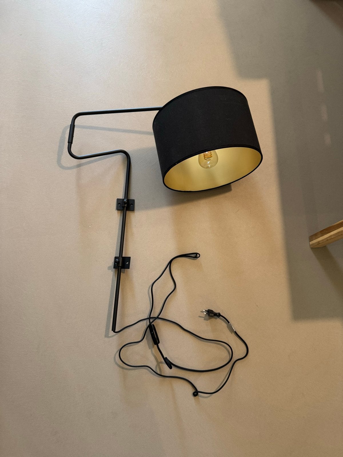 stijlvolle zwarte wandlamp met verstelbare zwenkarm, Ophalen, Zo goed als nieuw
