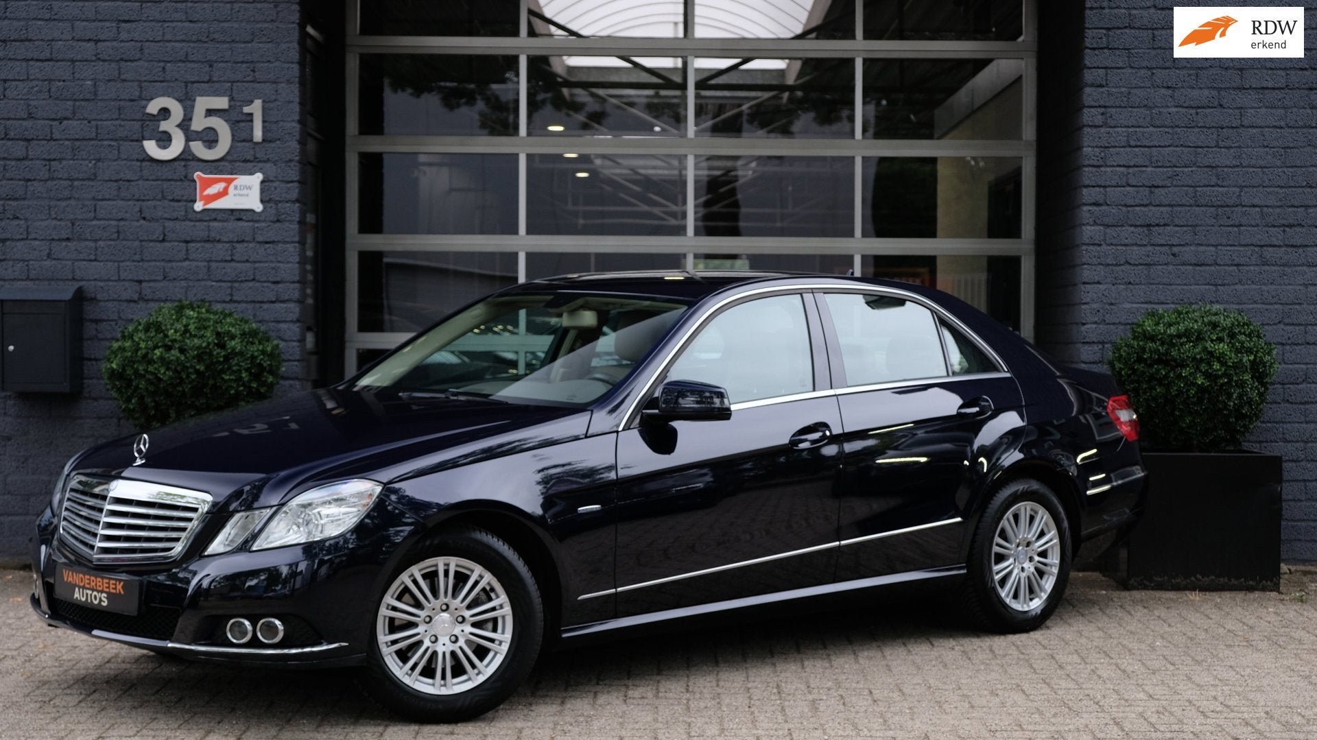 Mercedes-Benz E-klasse 200 CGI Business Class Elegance, Auto's, Euro 5, Achterwielaandrijving, Gebruikt, Beige