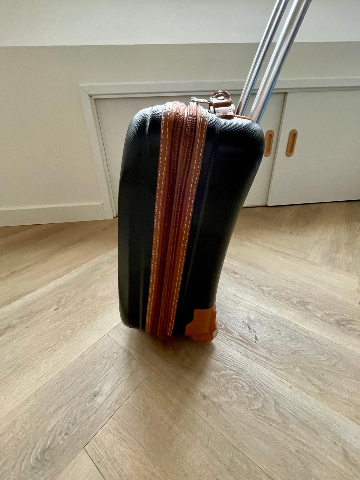 Claymore expendable Handbagage Koffer, Uitschuifbare handgreep, Gebruikt, 20 tot 30 cm, Zwart