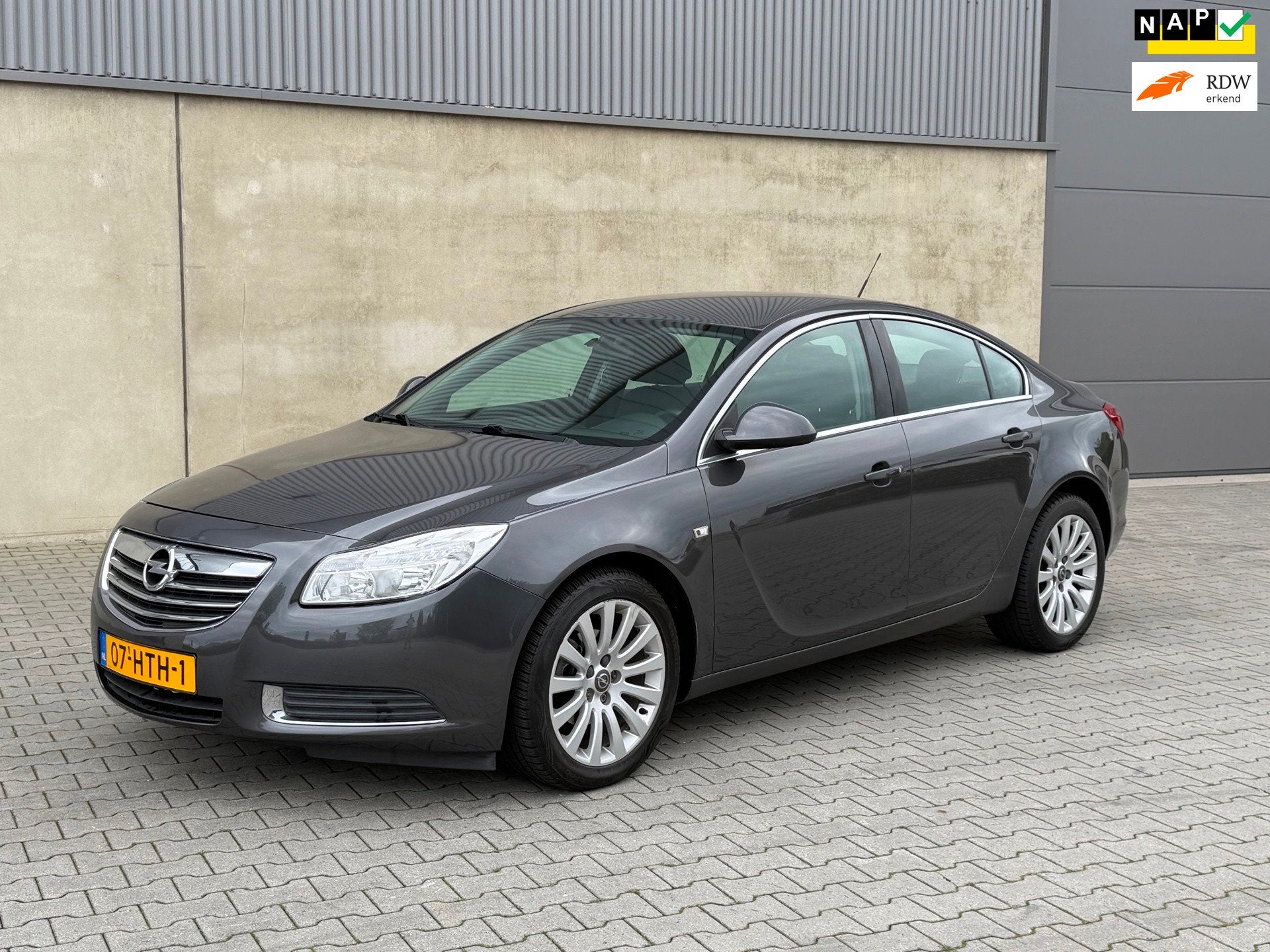 Opel Insignia 1.8 Edition sedan APK 13-06-2027+CRUISE CONTRO, Auto's, Euro 5, Stof, Gebruikt, Zwart