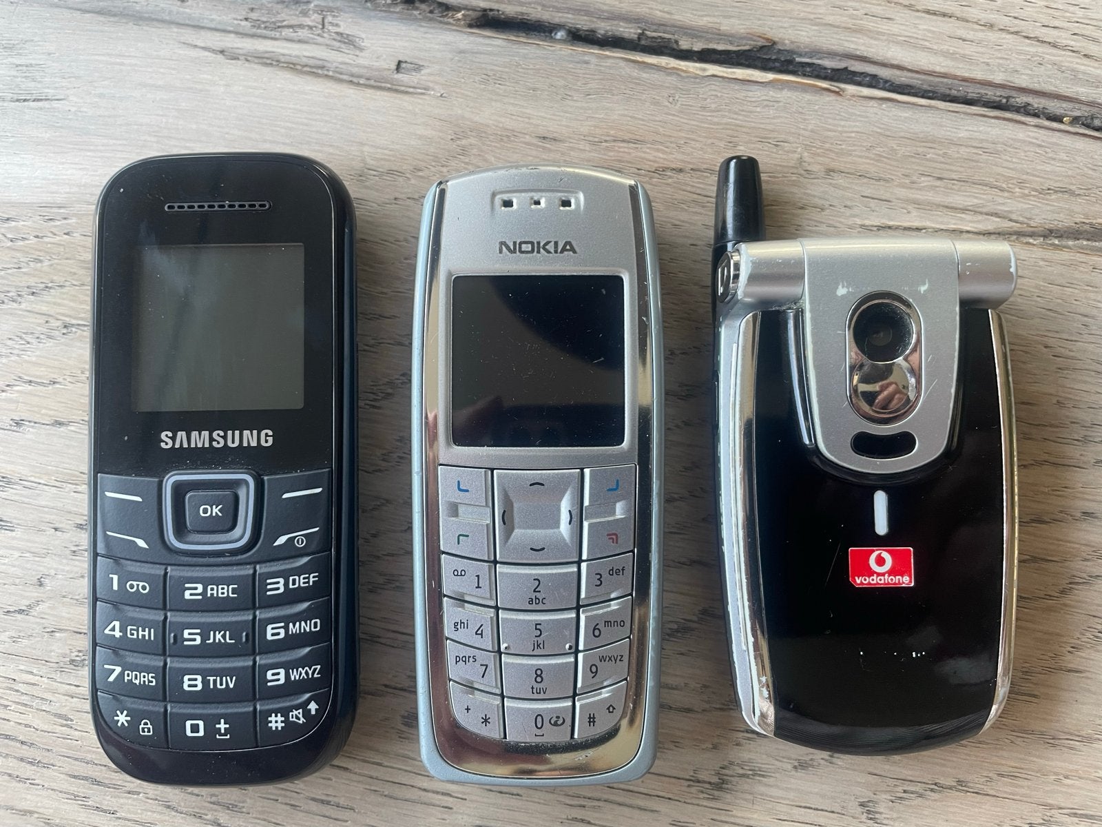 Oude mobiele telefoons: Samsung, Nokia, Panasonic, Gebruikt, Ophalen of Verzenden, Minder dan 3 megapixel, Klassiek of Candybar